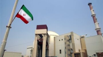 رسالة لـ خامنئي.. صحيفة إسرائيلية توضح هدف الكشف عن مخطط إسرائيل لقصف نووي على طهران