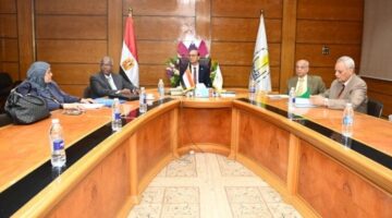رئيس جامعة أسيوط يقود لجنة لاختيار عميد تربية.. نزاهة وشفافية في اختيار القيادات