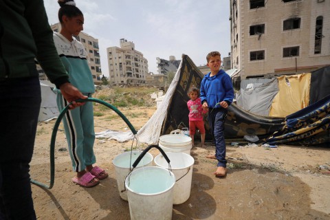 إعادة ضخ المياه لنحو مليون فلسطيني بمدينة غزة بعد انقطاعها أسبوعين إعادة ضخ المياه لنحو مليون فلسطيني بمدينة غزة بعد انقطاعها أسبوعين