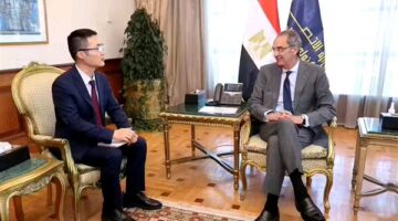 وزير الاتصالات يطلع على خطط توسع استثمارات «هواوي مصر» والتعاون بمجالات التحول الرقمي