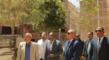 محافظ القاهرة يشرف على أعمال إزالة الأدوار العليا المخالفة لـ 6 عقارات بالمقطم | صور
