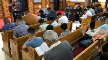 الأنبا باسيليوس يترأس صلاة ليلة خميس العهد بكنيسة مار مرقس بالمنيا