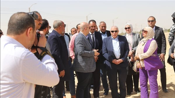 رئيس هيئة تنمية الصعيد ومحافظ بني سويف يتفقدان مشروع مجمع الصناعات الغذائية في «سمسطا» رئيس هيئة تنمية الصعيد ومحافظ بني سويف يتفقدان مشروع مجمع الصناعات الغذائية في «سمسطا»