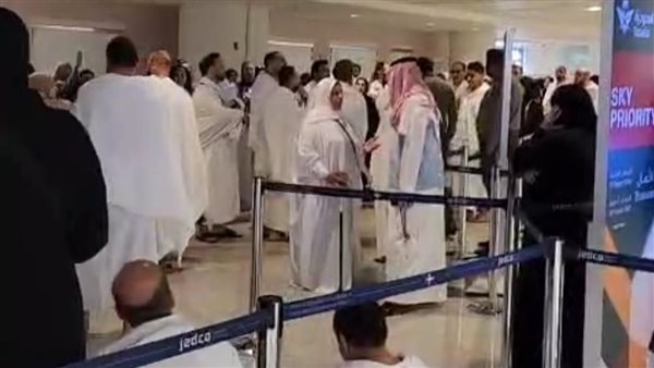 أغلب اللي في المطارات سماسرة.. عضو بغرفة السياحة: السعودية أوقفت تأشيرات الترانزيت بسبب تخلفات موسم الحج الماضي أغلب اللي في المطارات سماسرة.. عضو بغرفة السياحة: السعودية أوقفت تأشيرات الترانزيت بسبب تخلفات موسم الحج الماضي