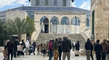 صلوات تلمودية ورقصات استفزازية من الإسرائيليين.. ماذا يحدث بالمسجد الأقصى المبارك؟