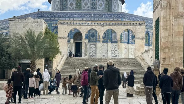 صلوات تلمودية ورقصات استفزازية من الإسرائيليين.. ماذا يحدث بالمسجد الأقصى المبارك؟ صلوات تلمودية ورقصات استفزازية من الإسرائيليين.. ماذا يحدث بالمسجد الأقصى المبارك؟