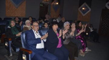 إيناس عبد الدايم تشهد عرض “كارمن” بمسرح الطليعة