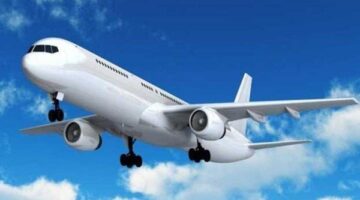 اندلاع حريق بمحرك طائرة أمريكية بسبب اصطدامها بأرنب خلال إقلاعها