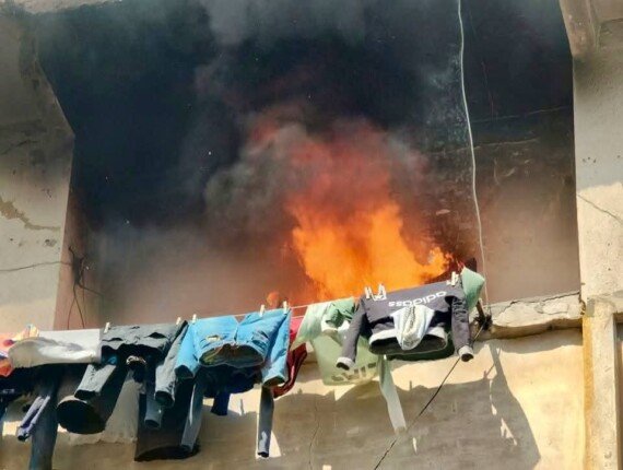 حريق يلتهم غرفة وحدة سكنية في بورفؤاد.. والسبب شاحن هاتف محمول حريق يلتهم غرفة وحدة سكنية في بورفؤاد.. والسبب شاحن هاتف محمول