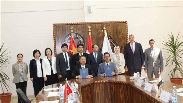 اتفاقيات لتعزيز فرص التدريب وبناء القدرات بين جامعتي بنها ووهان الصينية وشركة فايبر هوم اتفاقيات لتعزيز فرص التدريب وبناء القدرات بين جامعتي بنها ووهان الصينية وشركة فايبر هوم