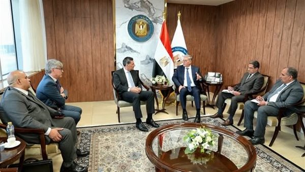 وزير البترول يبحث مع رئيس إنرجين تسريع وتيرة التعاون بمناطق امتيازها وزير البترول يبحث مع رئيس إنرجين تسريع وتيرة التعاون بمناطق امتيازها