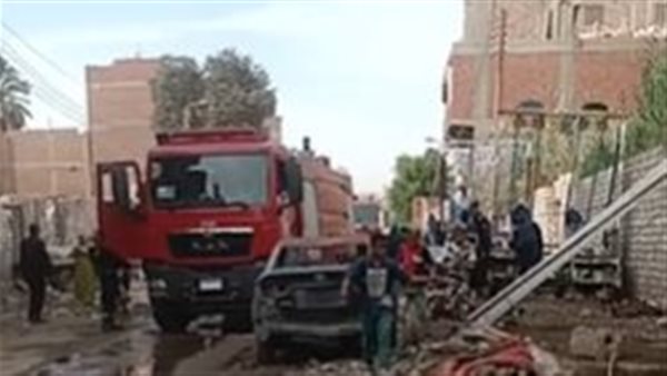 الحماية المدنية تسيطر على حريق جنينة زراعية بالمنيا| بث مباشر الحماية المدنية تسيطر على حريق جنينة زراعية بالمنيا| بث مباشر