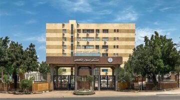 محافظ أسوان يطمئن على الحالة الصحية لطلاب مدرسة المعمارية بعد تعرضهم لحادث سير