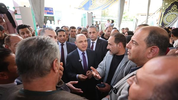 محافظ كفرالشيخ ورئيس البورصة المصرية يتفقدان القافلة الطبية المجانية بقرية شالما محافظ كفرالشيخ ورئيس البورصة المصرية يتفقدان القافلة الطبية المجانية بقرية شالما