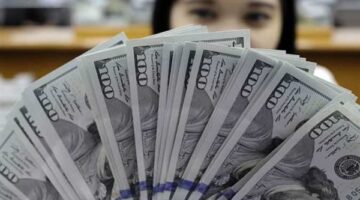 الدولار بأعلى سعر للشراء في 3 بنوك