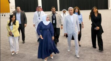 وزير السياحة والآثار يقوم بزيارة سريعة لمملكة البحرين