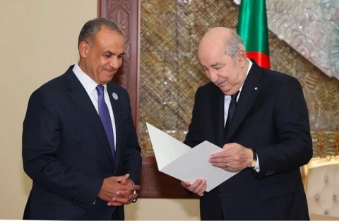 وزير الخارجية المصري يسلم الرئيس الجزائري رسالة من السيسي تناولت العلاقات الثنائية بين البلدين وحديث حول غزة وزير الخارجية المصري يسلم الرئيس الجزائري رسالة من السيسي تناولت العلاقات الثنائية بين البلدين وحديث حول غزة