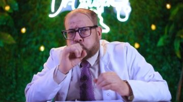 دهانات وأعشاب.. جودة عواد يضرب بقرار نقابة الأطباء عرض الحائط وينشر فيديوهات