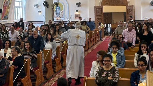كنيسة السيدة العذراء بالقاهرة الجديدة تحتفل بصلوات خميس العهد كنيسة السيدة العذراء بالقاهرة الجديدة تحتفل بصلوات خميس العهد
