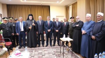 محافظ الجيزة يزور الكنيسة الكاثوليكية للتهنئة بمناسبة عيد القيامة المجيد