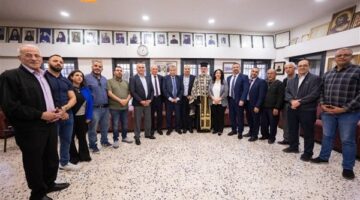 رئيس اللجنة الرئاسية لشؤون الكنائس بفلسطين يشارك في قداس خميس الأسرار