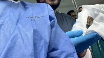 مستشفيات جامعة المنوفية تُجري أول عملية قسطرة مخية بنجاح وتنقذ مريضًا من خطر النزيف الدماغي