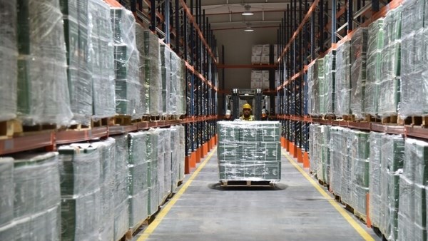 برنامج الأغذية العالمي يوقف شحنات المواد الغذائية إلى مناطق نفوذ الحوثيين في اليمن برنامج الأغذية العالمي يوقف شحنات المواد الغذائية إلى مناطق نفوذ الحوثيين في اليمن