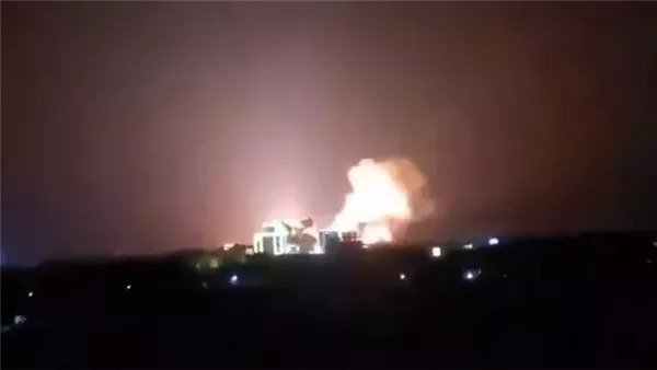 الحوثيون: نحمل الإدارة الأمريكية مسؤولية التداعيات المترتبة على تصعيدها في البحر الأحمر الحوثيون: نحمل الإدارة الأمريكية مسؤولية التداعيات المترتبة على تصعيدها في البحر الأحمر