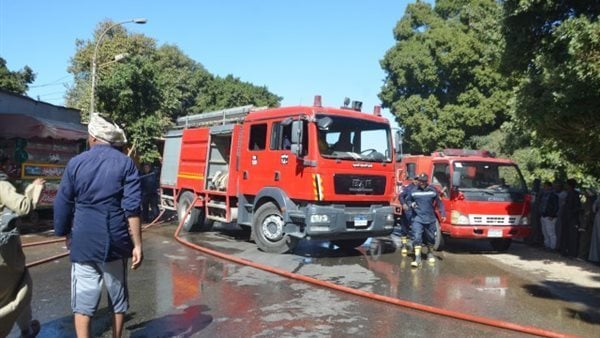السيطرة على حريق بمخزن خردة في قرية القيس ببني مزار بالمنيا السيطرة على حريق بمخزن خردة في قرية القيس ببني مزار بالمنيا