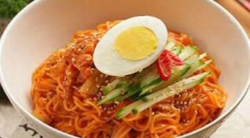 بأقل التكاليف ..  طريقة عمل النودلز الكوري