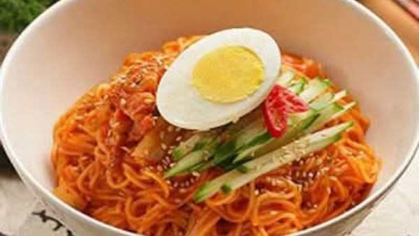 بأقل التكاليف .. طريقة عمل النودلز الكوري بأقل التكاليف .. طريقة عمل النودلز الكوري