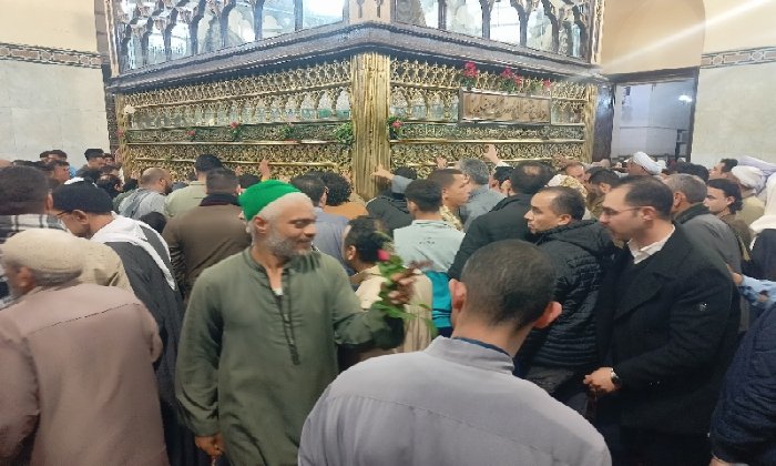 الآلاف يحتفلون بالليلة الختامية لمولد السيد البدوي الرجبي بطنطا الآلاف يحتفلون بالليلة الختامية لمولد السيد البدوي الرجبي بطنطا