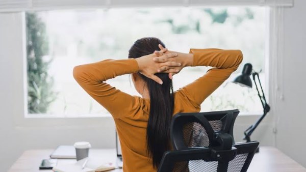 تعرف على كيفية حماية عمودك الفقري أثناء ساعات العمل الطويلة تعرف على كيفية حماية عمودك الفقري أثناء ساعات العمل الطويلة