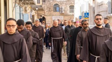رهبان حراسة الأراضي المقدسة يحتفلون بقداس خميس الفصح في العلية بالقدس