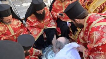 مراسم رتبة غسل الأرجل في ساحة كنيسة القيامة