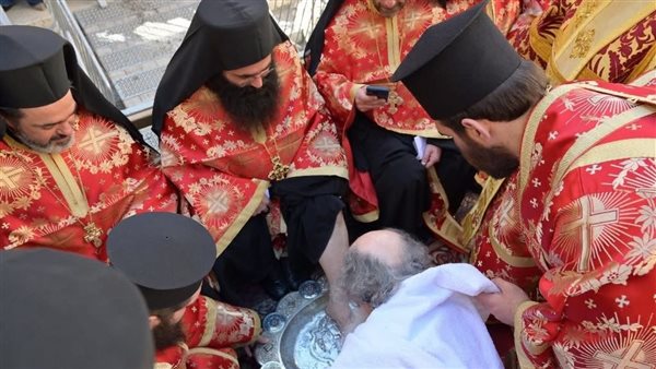 مراسم رتبة غسل الأرجل في ساحة كنيسة القيامة