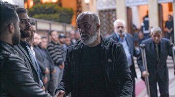قبل وفاته بساعات.. آخر ظهور للفنان سليمان عيد في عزاء المنتج صلاح حسن أمس