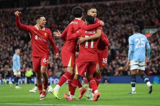 للتتويج بالدوري الإنجليزي.. ليفربول يواجه ليستر سيتي وينتظر هدية من آرسنال للتتويج بالدوري الإنجليزي.. ليفربول يواجه ليستر سيتي وينتظر هدية من آرسنال