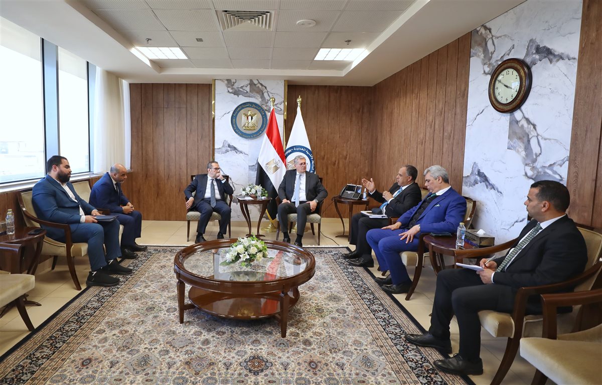 جانب من لقاء وزير البترول والثروة المعدنية و الرئيس التنفيذي لشركة