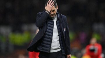 مدرب ليون يكشف سبب الهزيمة أمام مانشستر يونايتد بالدوري الأوروبي