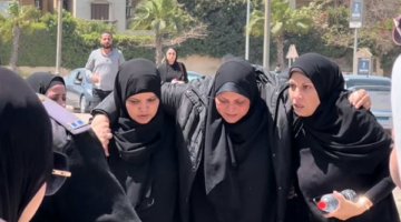 انهيار زوجة سليمان عيد لحظة وصول جثمانه (صور)