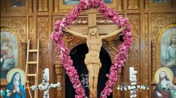 كنيسة الأنبا مقروفيوس بدير الجنادلة تتأمل في محبة الله خلال صلوات الجمعة العظيمة