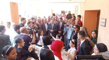 محافظ أسيوط يزور قرية بني عدي في ذكرى العيد القومي ويشيد بتضحيات أبنائها