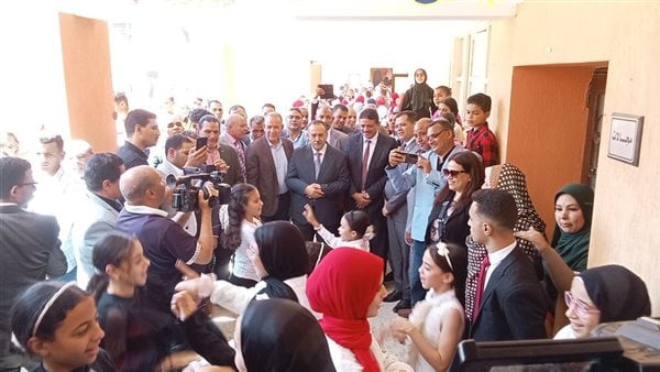 محافظ أسيوط يزور قرية بني عدي في ذكرى العيد القومي ويشيد بتضحيات أبنائها محافظ أسيوط يزور قرية بني عدي في ذكرى العيد القومي ويشيد بتضحيات أبنائها