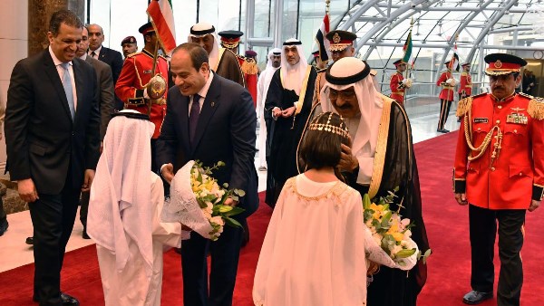 الرئيس السيسي يوجه رسائل محورية لقادة قطر والكويت وإندونيسيا ورواندا والبرلمان العربي الرئيس السيسي يوجه رسائل محورية لقادة قطر والكويت وإندونيسيا ورواندا والبرلمان العربي