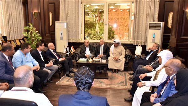 "خلال استقباله لهم".. أعضاء حزب الجبهة الوطنية يشيدون بنشاط محافظ الأقصر "صور" "خلال استقباله لهم".. أعضاء حزب الجبهة الوطنية يشيدون بنشاط محافظ الأقصر "صور"