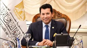 وزير الرياضة يطمئن على بعثتي الأهلي وبيراميدز في جنوب أفريقيا