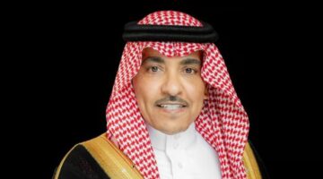 وزير الإعلام السعودي يطمئن على صحّة الإعلامي عبد العزيز القرني بعد تعرّضه لإغماء على الهواء