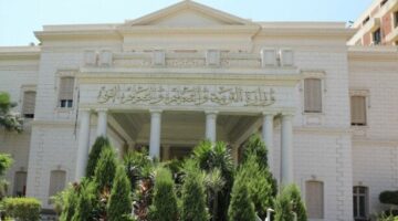 وزير التعليم يصدر قرارا بتشكيل اللجنة الدائمة لنظر طلبات مد الخدمة وتجديدها