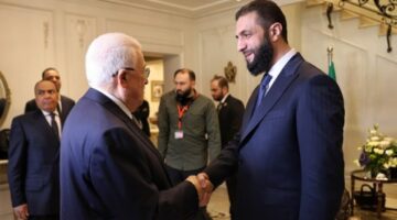 الرئيس الفلسطيني يصل دمشق للقاء نظيره السوري “لبحث العلاقات الثنائية وتطورات القضية الفلسطينية”